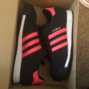 Adidas Samoa’s size 7Y